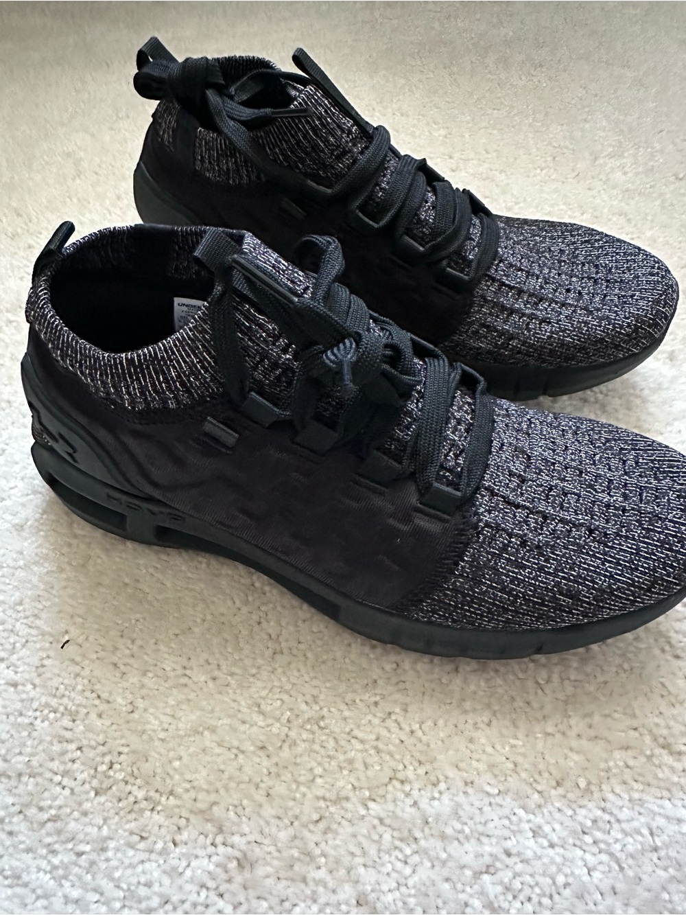 NEW!!  Under Armour 5.5Y Black and Gray Knit Lace-Up Sneakers